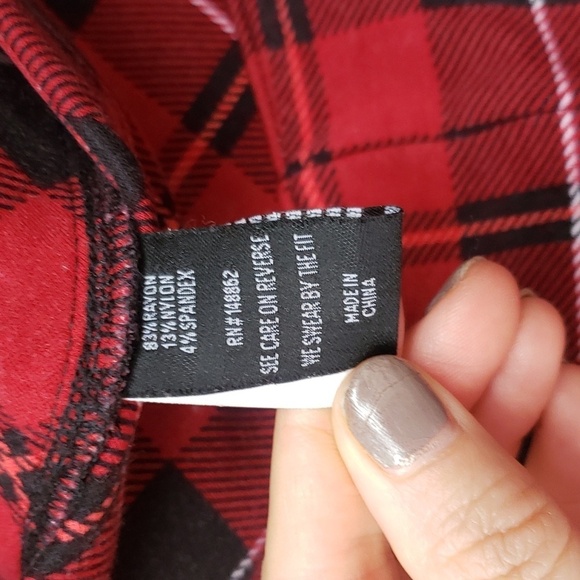 Torrid Red Black Plaid Cropped Pixie Ponte Pants 3x - Picture 6 of 9